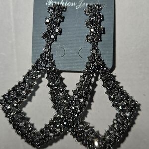 Elegant Black Dangle Pierced Earrings